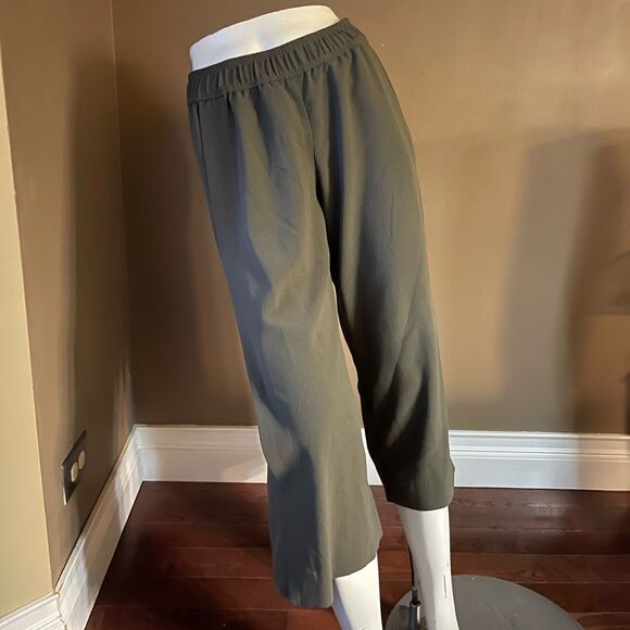 The Limited Wide capris with slits on each Leg - Picture 4 of 8